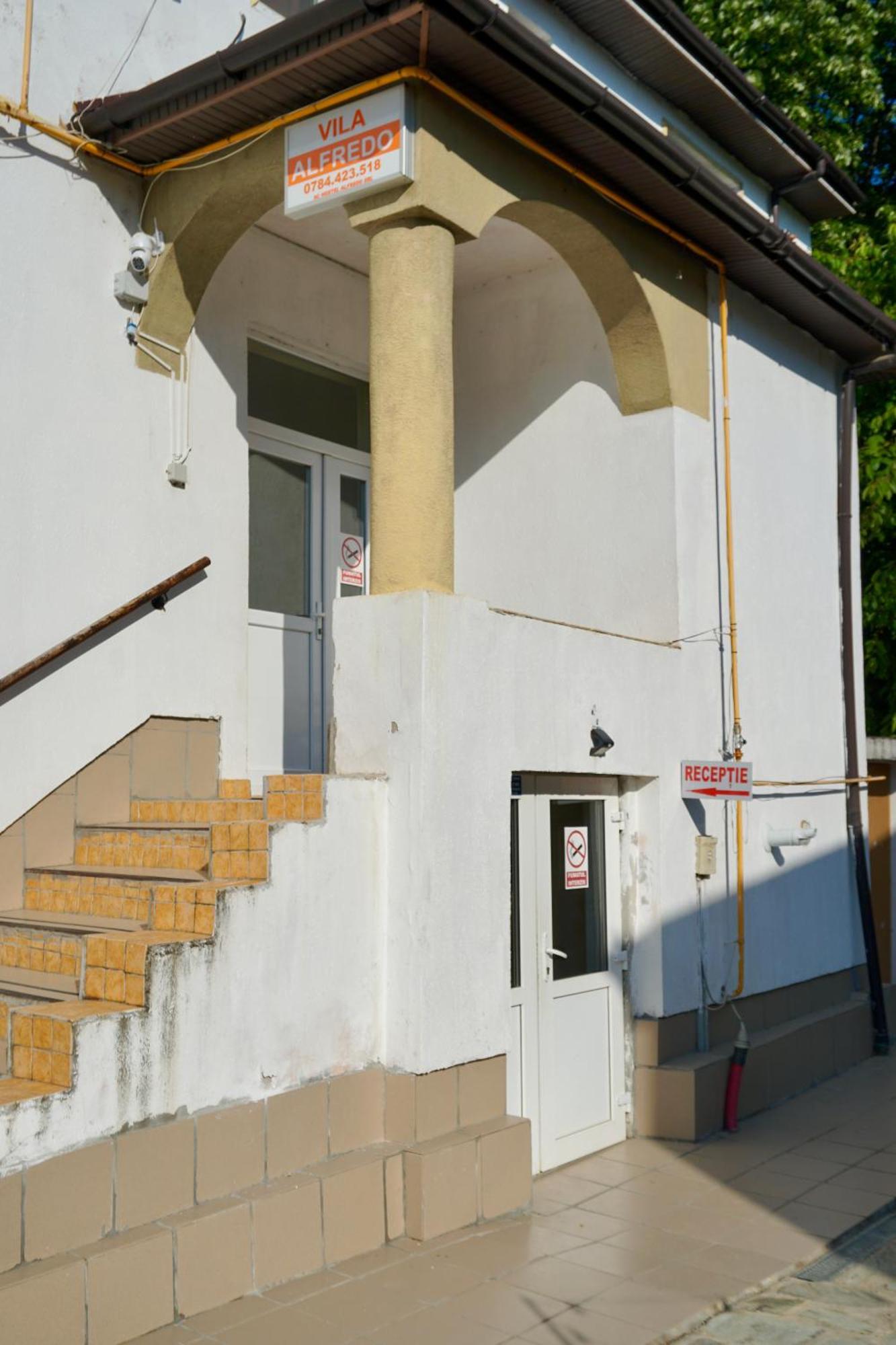 Cazare Alfredo Craiova Exteriör bild